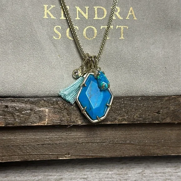 Kendra Scott nwt Hailey energetic blue vivid dye aqua howlite charm necklace - Picture 2 of 7